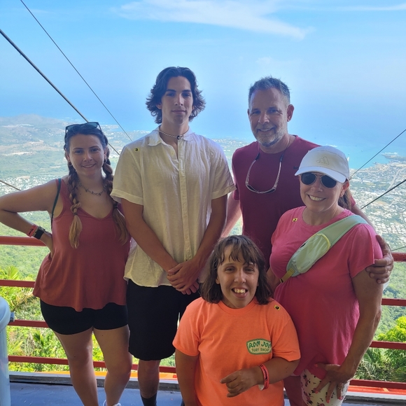 Meet your Posher, Lisa - Picture 4 of 6